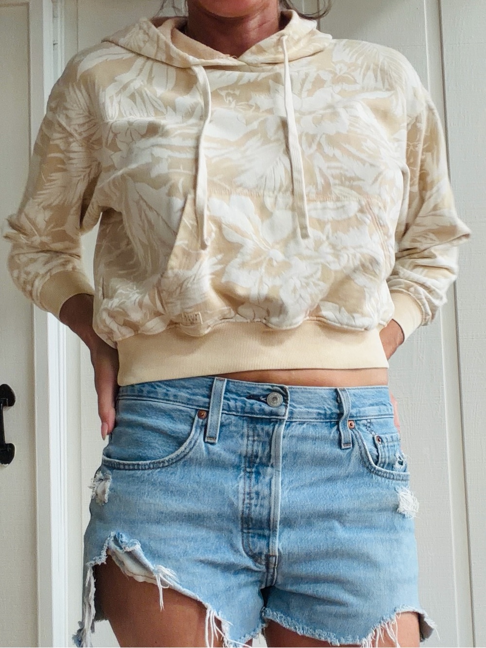 Billabong Cropped Hoodie Sweatshirt Tropical Print White and Beige